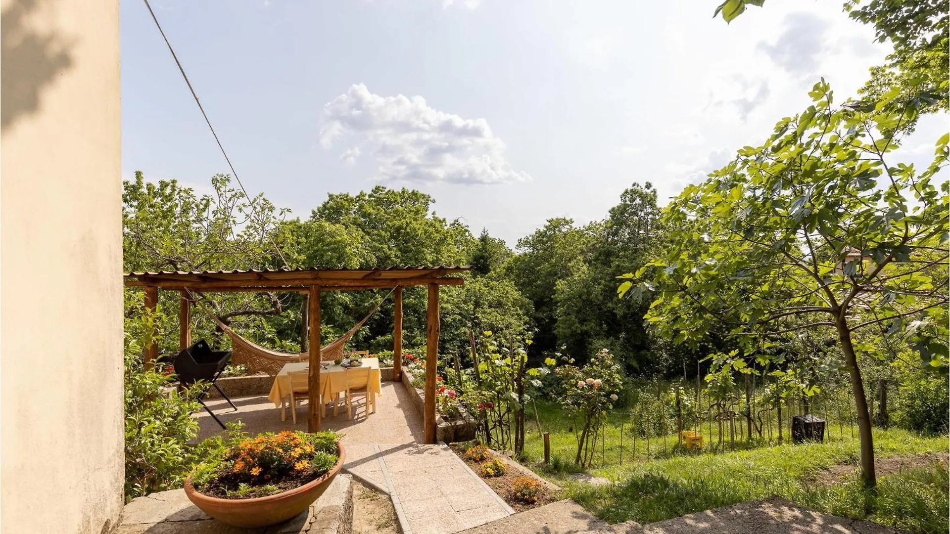 Awesome Home In Macchino With Kitchen Marliana Italy